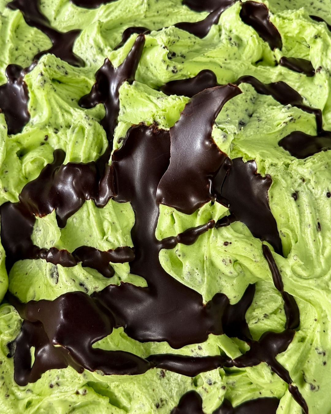 Helado de menta con chocolate